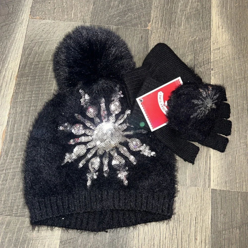 Ladies Winter Black knitted Beanie Sequins Hat & Fur Pom Pom And Mittens Set NWT